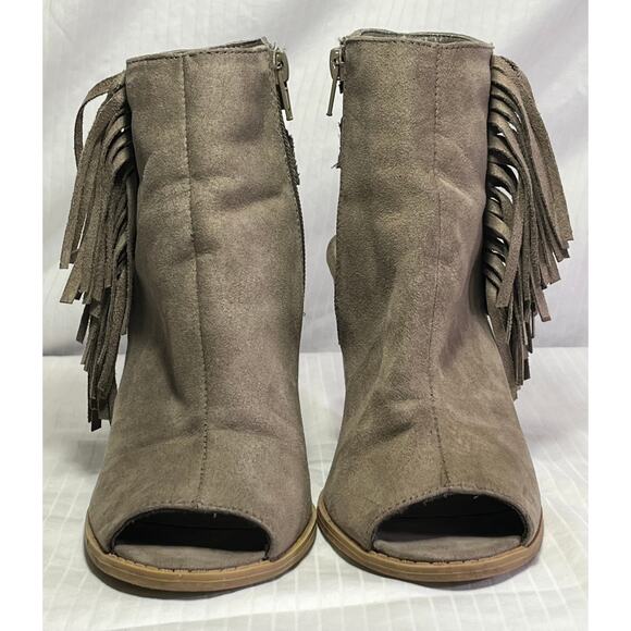 Qupid Grey Faux Suede Peep Toe Open Heel Fringe Buckle Accent Zip Up Ankle Sz 7 - Picture 2 of 9
